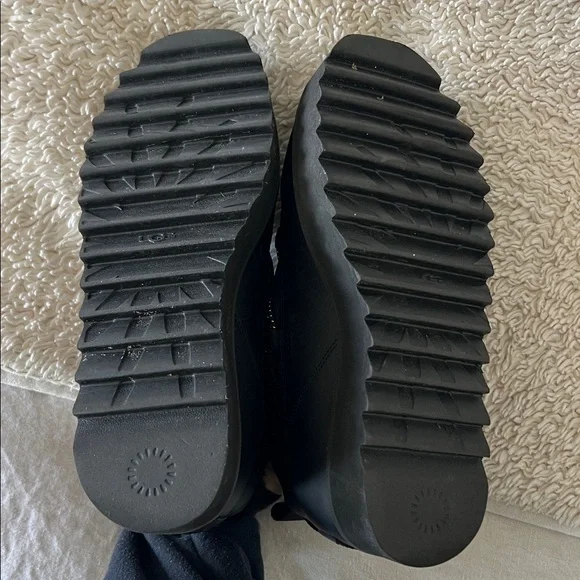 Ugg Classic Rising Toggle Platform Boots - Picture 3 of 6